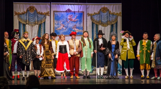 Zdjęcie 35 - "Mieszczanin szlachcicem" Amatorskiego Teatru Towarzyskiego na scenie CKiP w Kraśniku