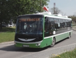 Zdjęcie - Elektryczny autobus po ulicach miasta mknie (video...