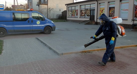 Zdjęcie - Pracownicy miejskich spółek odkażają miasto (VIDEO...