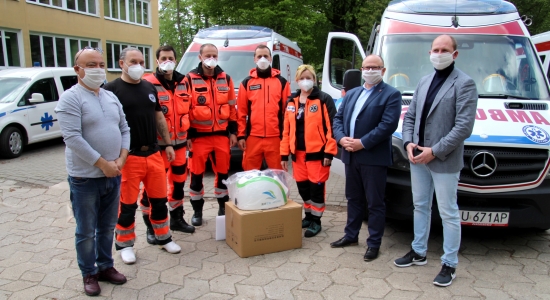 Zdjęcie - Burmistrz przekazał Pogotowiu Ratunkowemu sprzęt d...