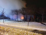 Zdjęcie - Spłonął nieużytkowany drewniany budynek. Nie ma poszkodowanych