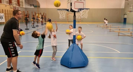 Zdjęcie - Biało-Czarni zapraszają przedszkolaków na zajęcia sportowe z elementami kos...