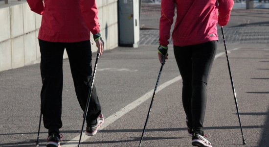 Zdjęcie - Bądź aktywny! Zapraszamy na bezpłatne zajęcia nordic walking dla mieszkańcó...