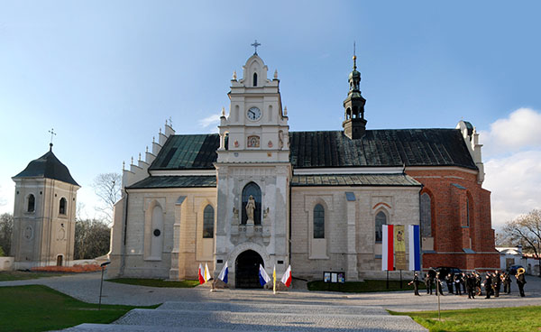 Zdjęcie przedstawia Kościół pod wezwaniem wniebowzięcia najświętszej maryi panny